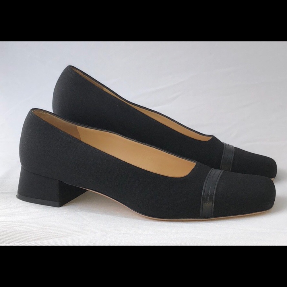 Classic SIZE 7 Salvatore Ferragamo NAVY BLUE Low All Day Wear 1 1/4” Block Heel